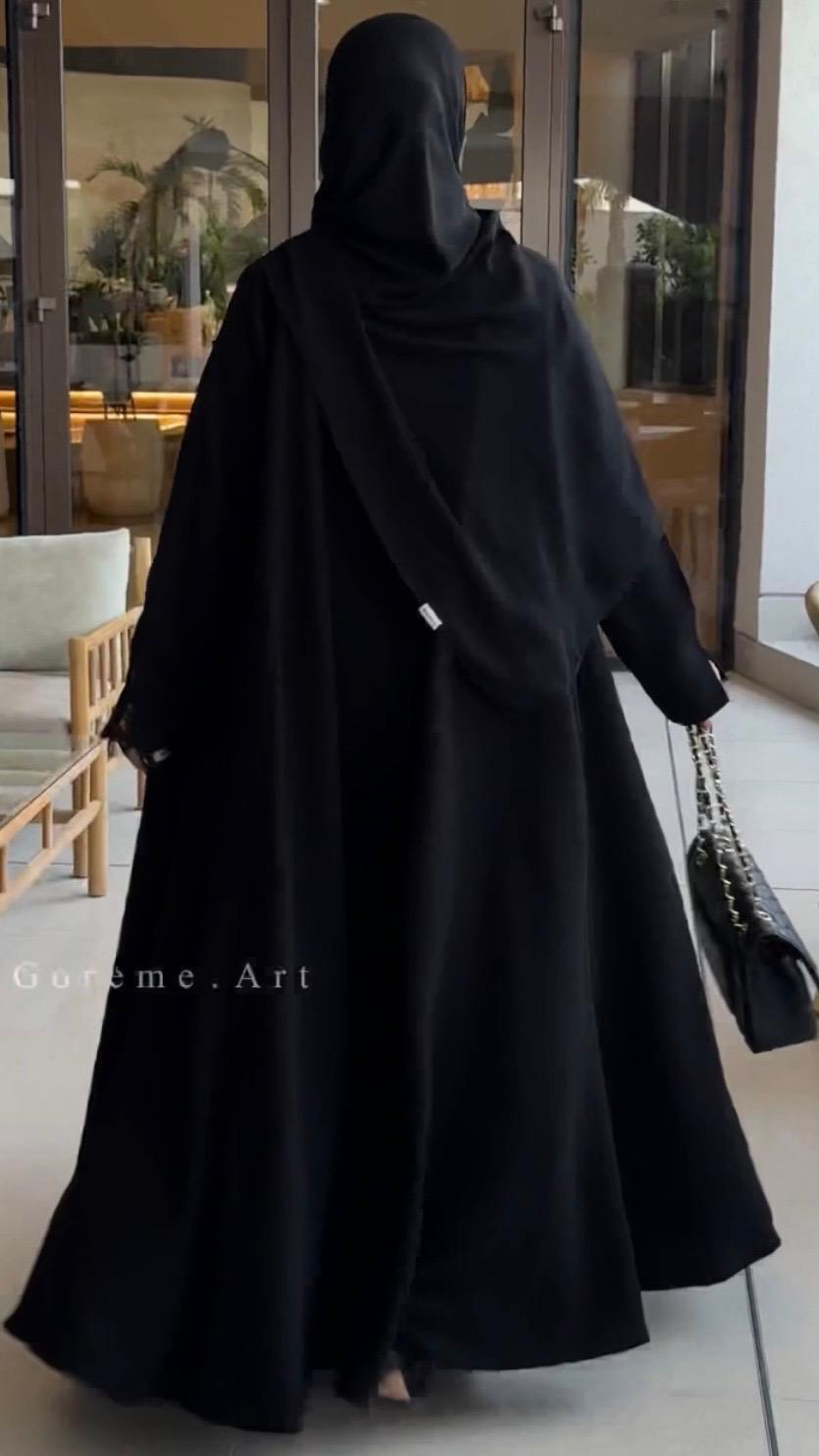MUDHAWI ABAYA | عباية مضاوي